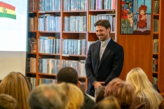 T.Fajt-Biblioteka-Male-02