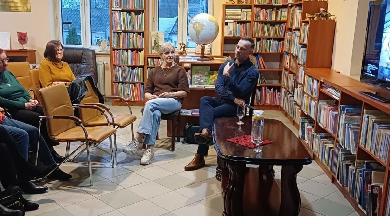 Spotkanie Saloniku Literackiego i Dyskusyjnego Klubu Książki Spotkanie Saloniku Literackiego i Dyskusyjnego Klubu Książki