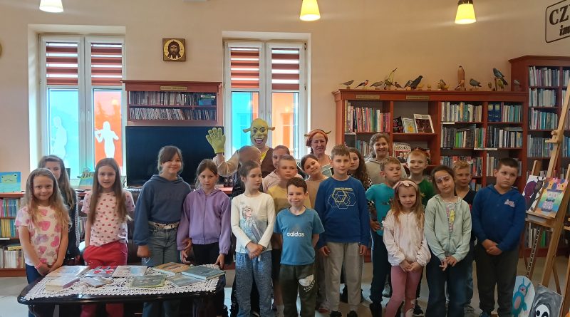 Spotkanie z Fioną i Shrekiem w bibliotece Spotkanie z Fioną i Shrekiem w bibliotece